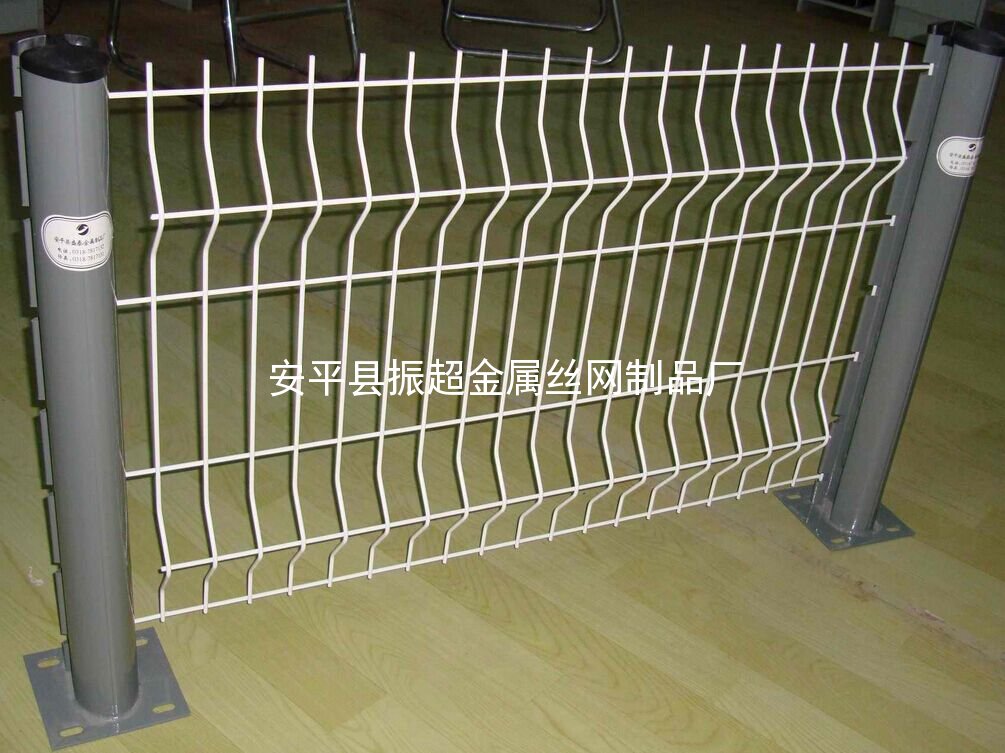 三角折彎防護(hù)網(wǎng) 護(hù)欄網(wǎng) 隔離網(wǎng)-m.985azk.cn